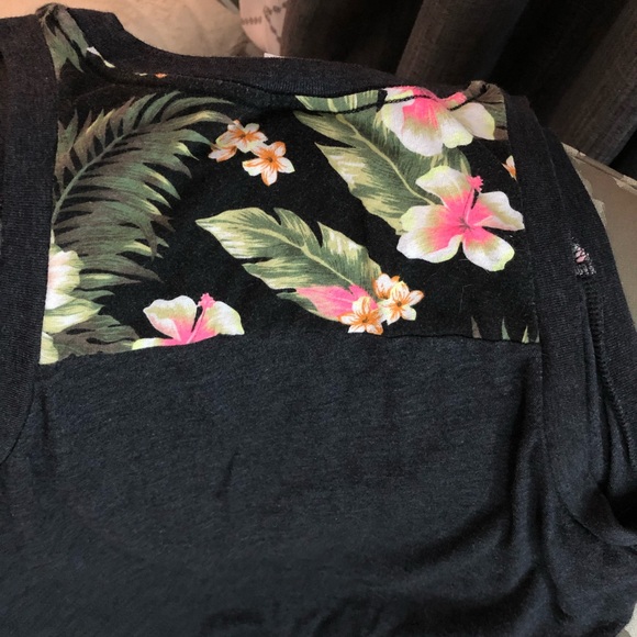 VICTORIA's SECRET PINK TANK TOP - Picture 3 of 3